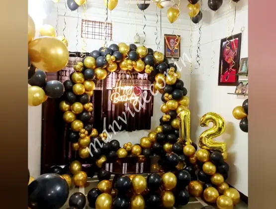 Luxury Charm Black & Gold Ring Decor