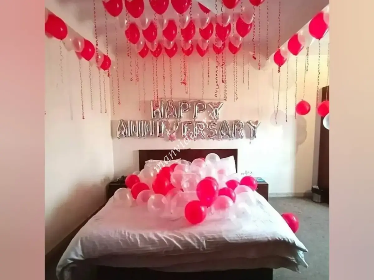 Surprise Anniversary Balloon Decoration