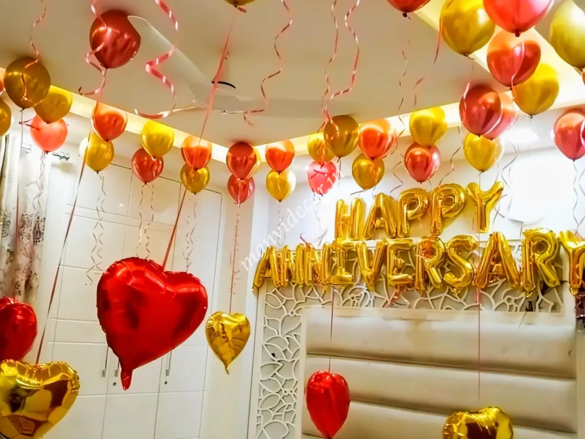 Romantic anniversary room decoration 
