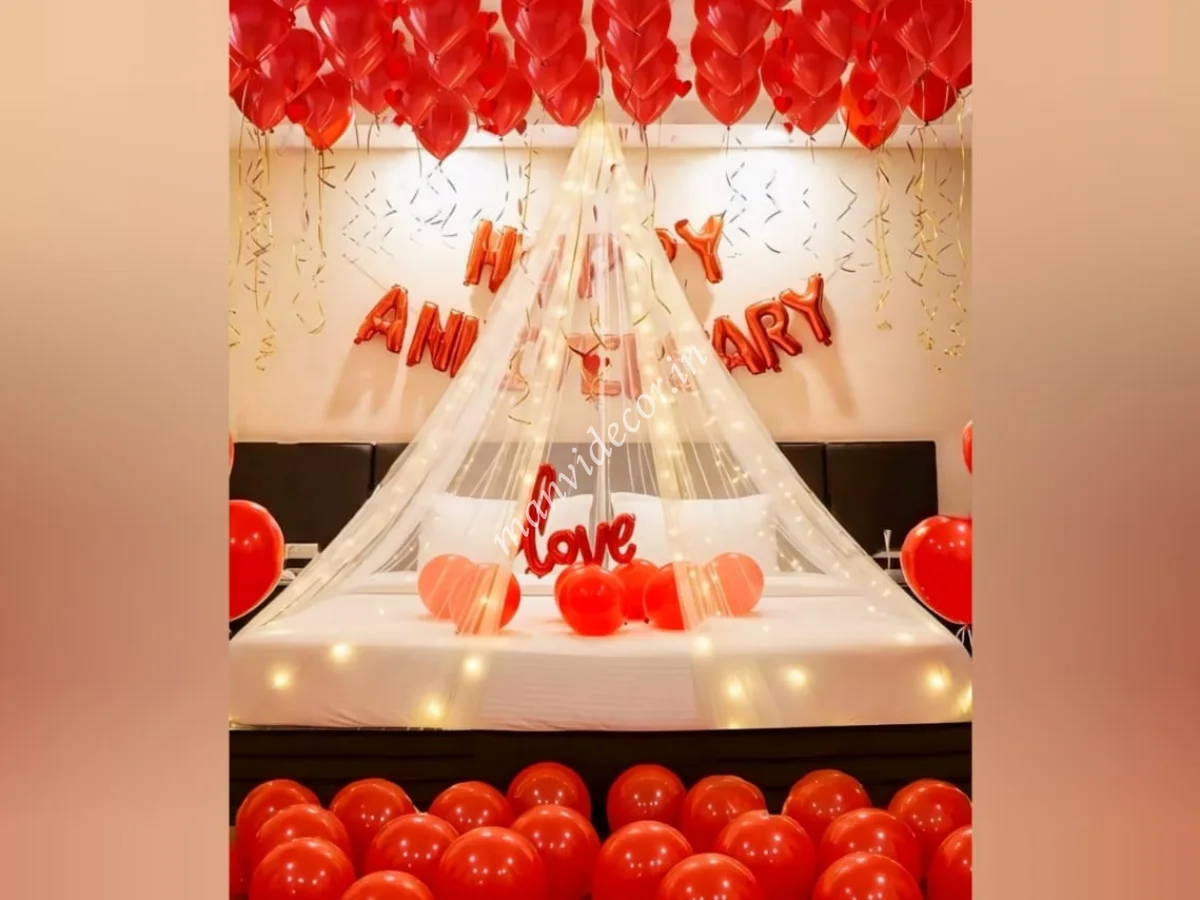 Anniversary Cabana Balloon Decoration