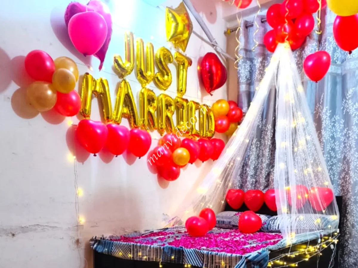 Just Married Surprise Balloon Decor