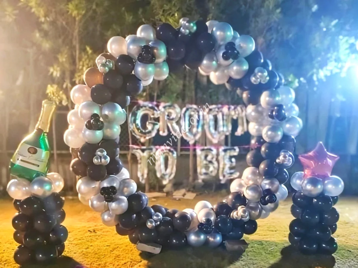 Black & White Groom Setup